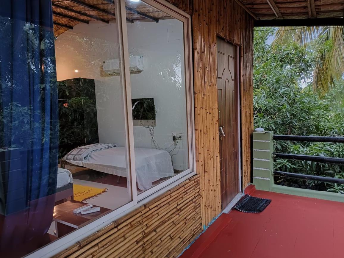 Lotus Riya Home Stay Хампи Екстериор снимка