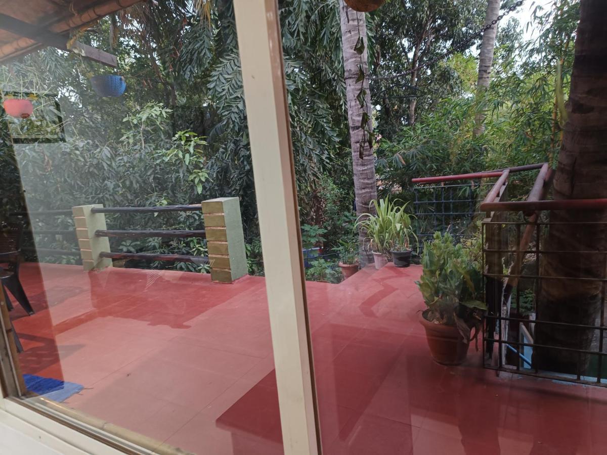 Lotus Riya Home Stay Хампи Екстериор снимка